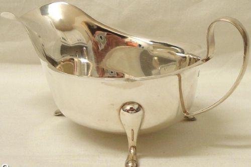 fig 1. 1937 VINTAGE ART DECO SOLID SILVER SAUCE BOAT BY VINER'S LTD - 109g/3.50ozs