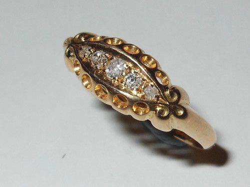 Antique 18 Carat Gold and 5 Stone Graduated Diamond Ring.
