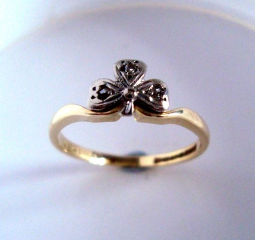 Lovely Vintage 18ct Gold,diamond & Platinum Trefoil Ring.