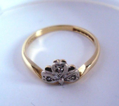fig 1. Lovely Vintage 18ct Gold,Diamond & Platinum Trefoil Ring.