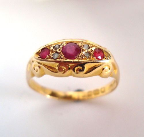 Beautiful Vintage 18ct Gold Ruby & Diamond Ring. B'ham 1918.
