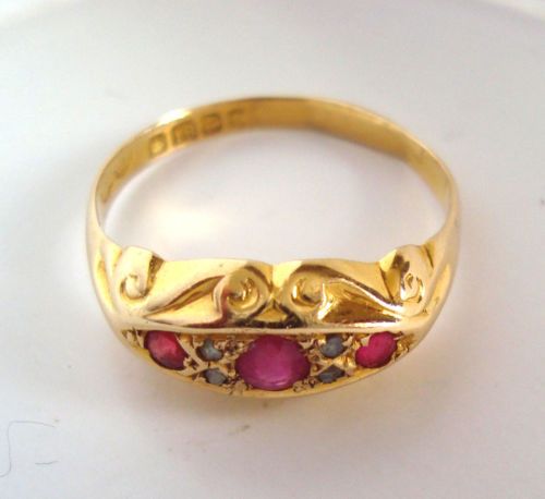fig 1. Beautiful Vintage 18ct Gold Ruby & Diamond Ring. B'ham 1918.