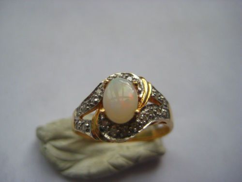 Lovely Art Deco 14ct Gold Diamond and Opal Ring