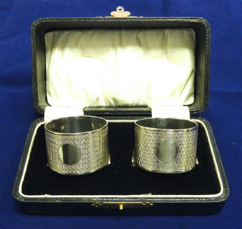Stunning Boxed Pair of Hallmarked Silver Napkin Rings Chester C1912