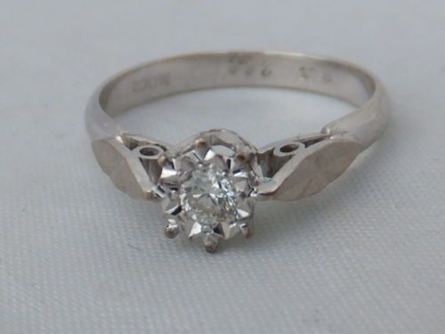 Lovely Art Deco Diamond 18ct White Gold Solitaire Ring
