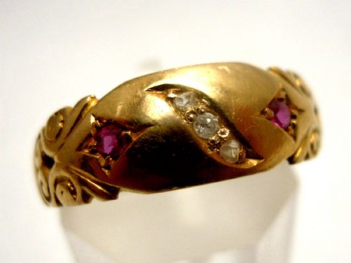 Antique Victorian 18ct Gold Ruby & Diamond Ring Hallmarked Chester 1900
