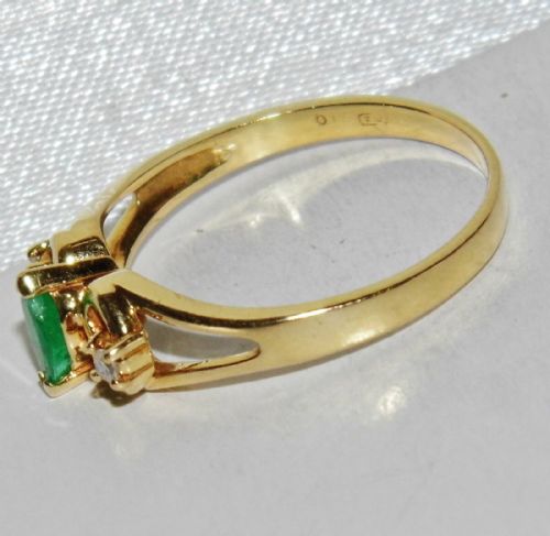 fig 2. STUNNING ART DECO 18 CT YELLOW GOLD EMERALD & DIAMOND THREE STONE TRILOGY RING - size P