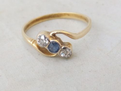 Fine Art Deco Sapphire and Diamond 18ct Gold 3 Stone Ring