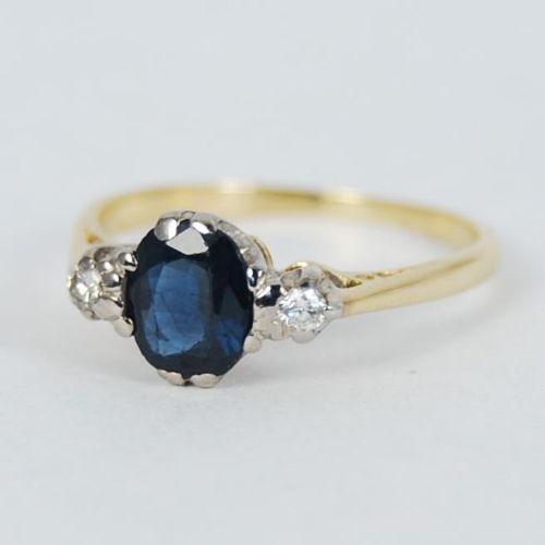 A Beautiful Art Deco Solid 18 Carat Yellow Gold Sapphire and Diamond Trilogy Ring.

 


 Deco Sapphire & Diamond Ladies 18ct Gold Trilogy Ring