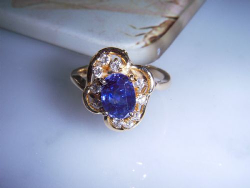 fig 1. EXTREMELY FINE QUALITY ART DECO 1.25 CARAT SAPPHIRE & DIAMOND 18 CT GOLD RING