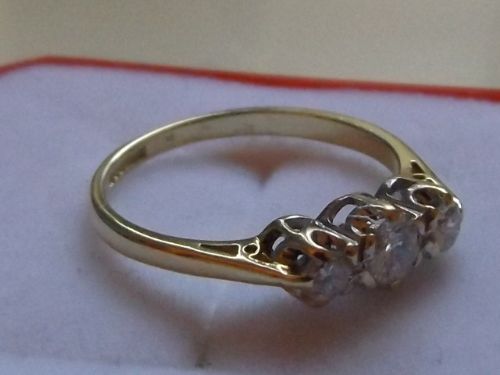 Lovely Art Deco Design 18ct Gold and Platinum 0.18ct Diamond Ring