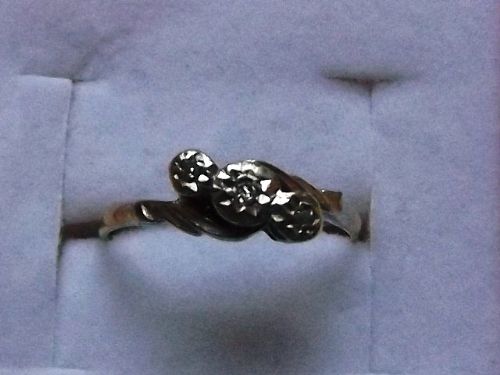 Lovely Edwardian 18ct Gold 3 Stone Diamond Crossover Ring