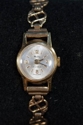 Lovely Art Deco Ladies 18ct Gold Cased Watch on 9ct Gold Strap