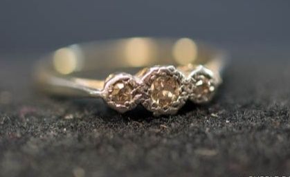 Superb Victorian Rare 18ct Gold 3 Stone Yellow Diamond Ring