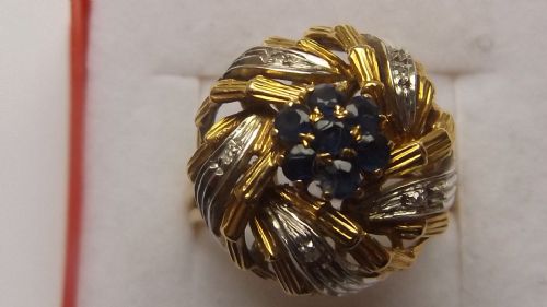 Very Fine Heavy 18ct Gold Sapphire and Diamond Cluster Ring 9g.