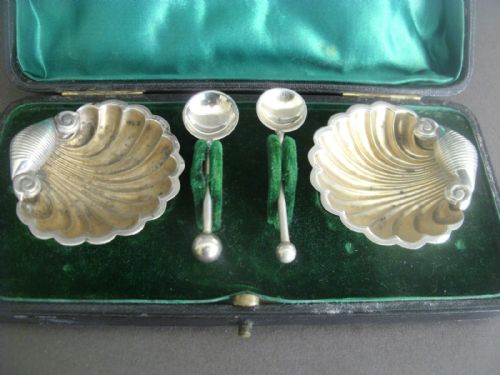 fig 1. A PAIR OF SOLID SILVER SHELL SHAPED SALTS IN THERE FITTED BOX ASSAYED CHESTER