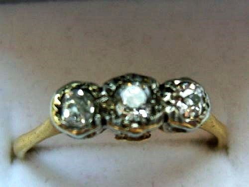 Stunning Art Deco 18ct and Platinum Gold 0.33ct Three Diamond Ring