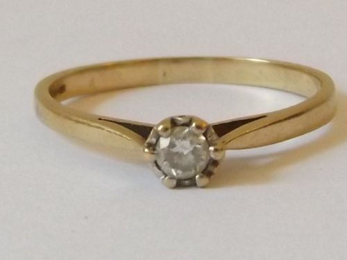 Super Art Deco Diamond Solitaire Gold Ring