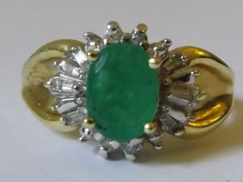 Lovely 1940s 14ct Gold Emerald & Diamond Ring