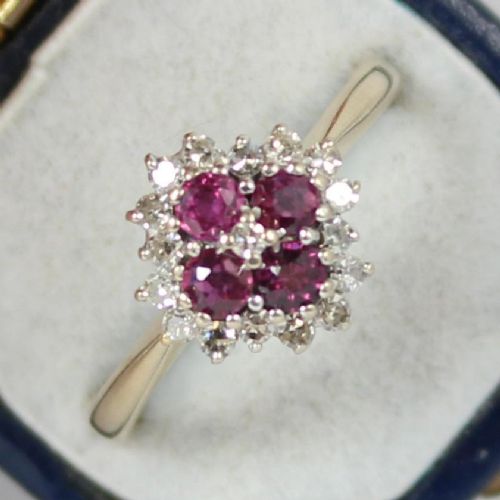 Stunning Ruby & Diamond 18ct Gold Cluster Ring