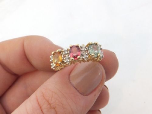Lovely 18ct Gold Diamond & Multi Coloured Sapphire Ring