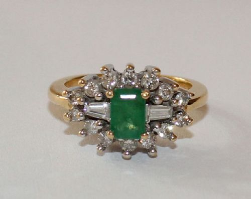Lovely 18ct Gold Emerald & Diamond Cluster Ring C1940s