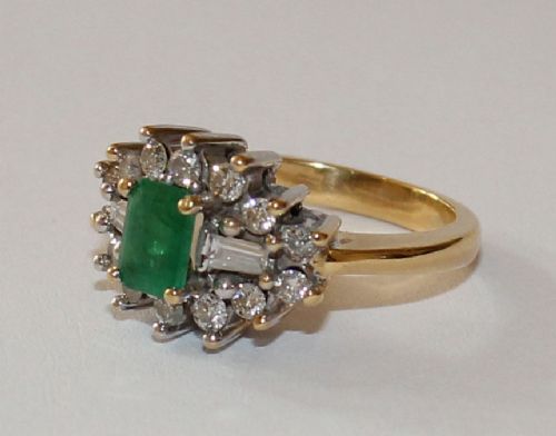 fig 1. Lovely 18ct Gold Emerald & Diamond Cluster Ring c1940s