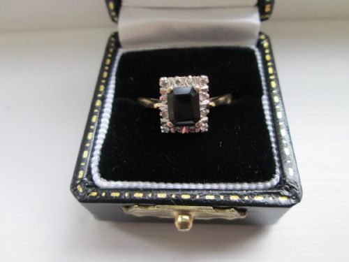 Pretty Art Deco 18ct Gold Sapphire & Diamond Ring