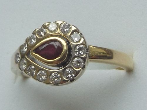 Beautiful 18ct Gold Ruby & Diamond Ring
