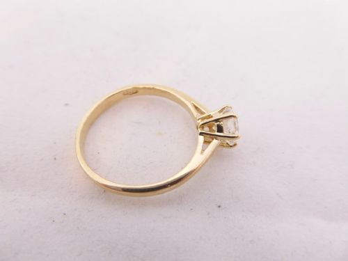 fig 1. Stunning 18ct Gold 0.8ct Diamond Solitaire Ring
