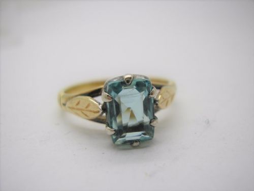Beautiful Art Deco 18ct Gold Aquamarine Solitaire Ring