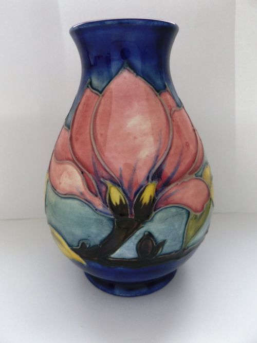 Lovely Moorcroft Magnolia Pattern Medium Vase