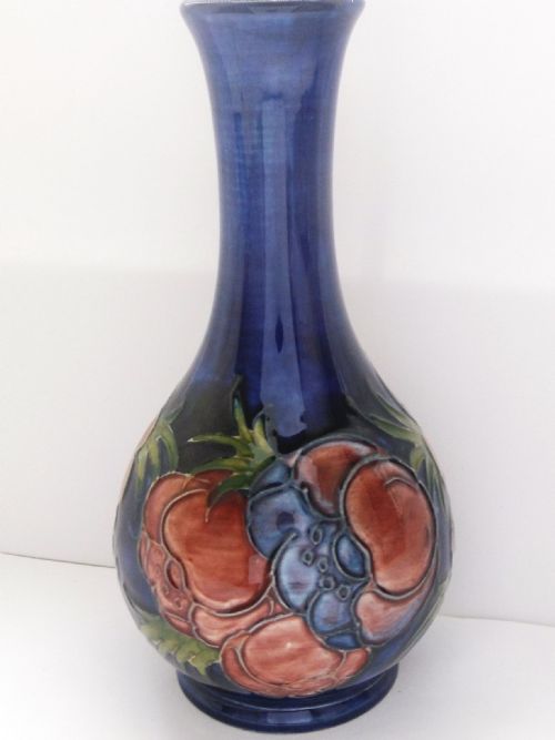 Lovely Moorcroft Anemone Pattern Vase