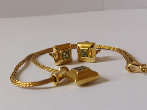 fig 1. Superb Art Deco18ct Gold Peridot Earrings, Pendant & Necklace Suite