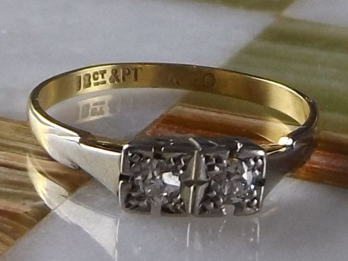 Lovely Art Deco Period 18ct Gold & Platinum 2 Stone Diamond Ring