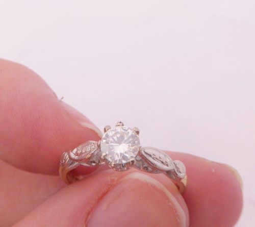 Beautiful 18ct Gold Solitaire Diamond Ring