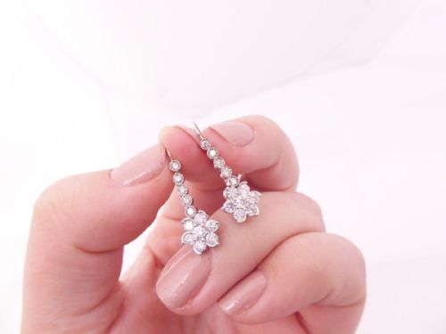 Superb Pair of Art Deco 18ct Gold 1ct Diamond Earrings