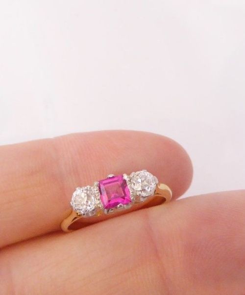 Pretty Art Deco 18ct Gold Ruby & 0.5ct Diamond Ring