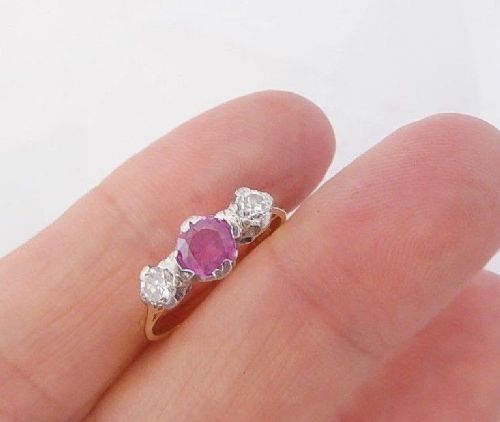 Lovely 18ct Gold Diamond & Pink Sapphire Three Stone Art Deco Ring