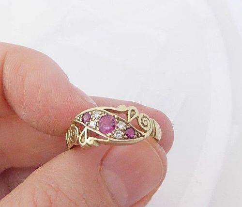 Beautiful 18ct Gold Diamond & Ruby Art Deco Ring