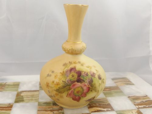 Stunning Royal Worcester Blush Ivory Stem Vase C.1909 - Perfect