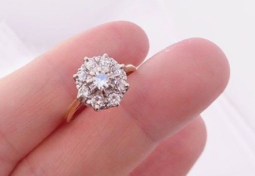 Lovely 18ct Gold Art Deco Diamond Cluster Ring