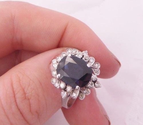 Beautiful 18ct White Gold 2.5ct Sapphire & Diamond Ring