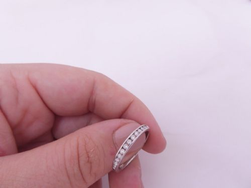 Lovely 13 Stone Diamond Half Eternity 18ct Gold Ring
