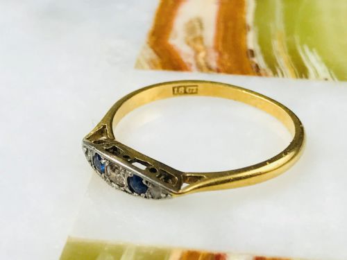 Lovely Art Deco 18ct Gold Diamond and Sapphire Ring.