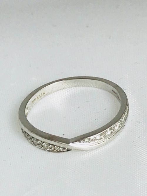 Antique 18ct White Gold Half Eternity with a Twist. Size L