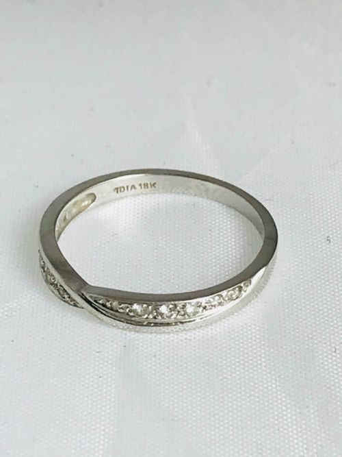 fig 1. Antique 18ct White Gold Half Eternity with a Twist. Size L