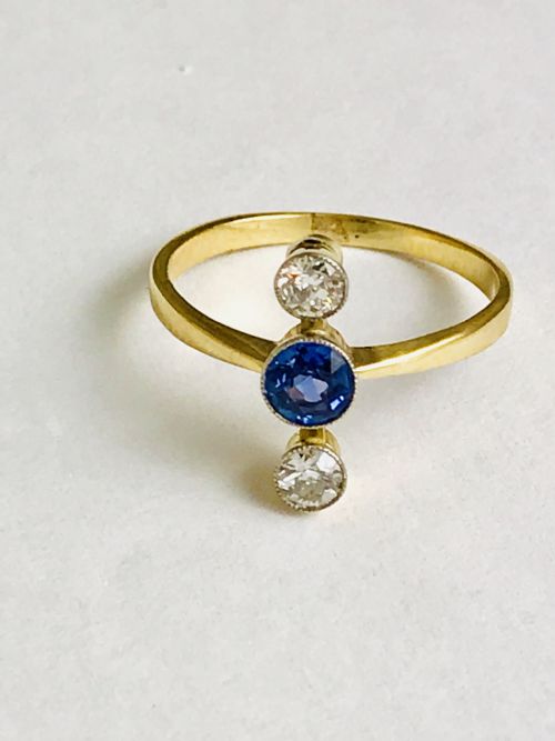 Lovely Art Deco Sapphire Diamond 3 Stone 18ct Gold Ring