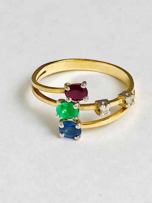 Lovely 18ct Multi Gem Diamond Ring