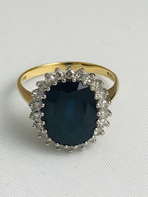 Superb 18ct Gold Large 3.5ct Sapphire & Diamond Ring